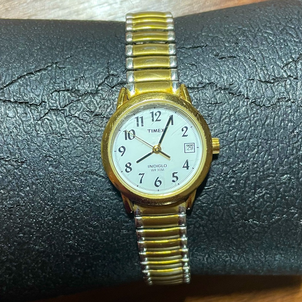 *Working* Vintage Timex Indiglo Women’s Watch